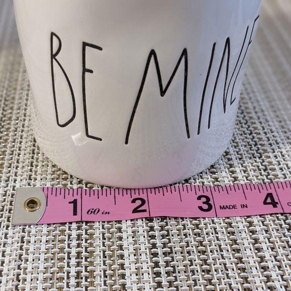 Be Mine Rae Dunn Sweet Pea Candle NWT - Picture 2 of 9